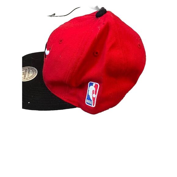 Mitchell & Ness NBA - Chicago Bulls Windy City HWC Red And Black Cap - Picture 3 of 7